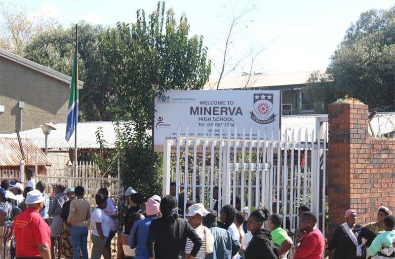 The suspects in the Minerva High School invasion have managed to dodge charges linked to the incident because the learner they allegedly wanted to attack is refusing to press charges.