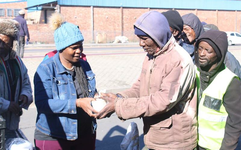 On a cold Tuesday afternoon, Ladles of Love stepped in to provide warmth and nourishment to recyclers and homeless individuals outside two scrapyards along Pretoria Main Road near Alexandra on June 10, offering them bowls of warm food and beanies.