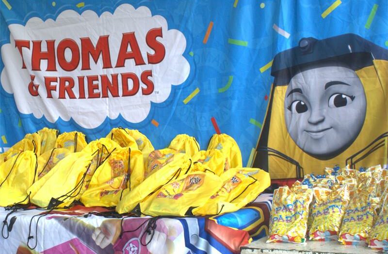 Members of the URSC club partnered with the TNT Foundation to deliver care and encouragement to children at Ekukhanyeni Day Care in Alexandra.