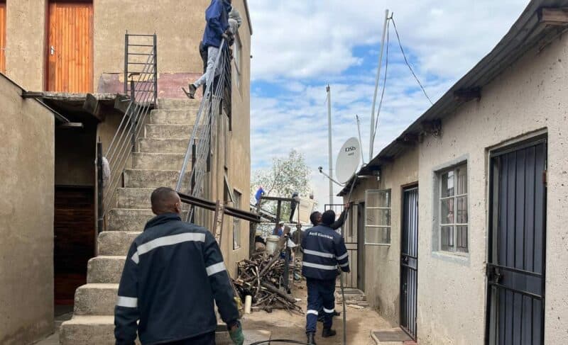 After years of persistent advocacy, Mahauzana’s interim committee and Ward 81 councillor Joanne Horwitz secure a temporary electricity solution from City Power, addressing infrastructure overload and safety risks from illegal connections.