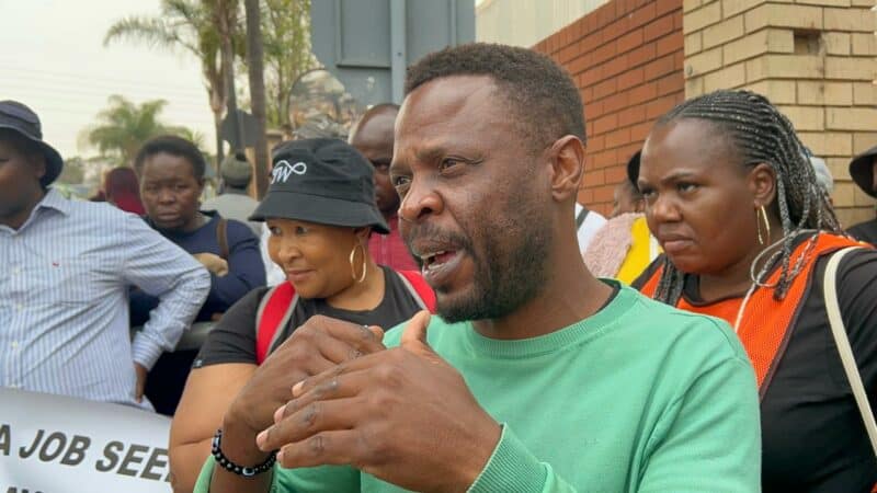 A door-to-door job hunt by the SA Job Seekers’ Movement in Alexandra sparked tensions with security at Libra Business Park, leading to police intervention as frustrated youth demanded opportunities.