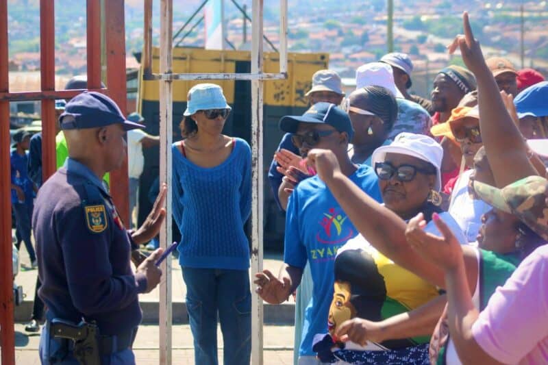 Alexandra residents say if the entire management of the Alexandra Police Station does not step down, they will return to protest every Tuesday and Thursday.