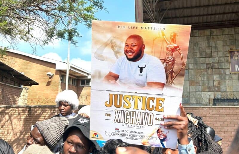 Ntokoto Mabasa, accused of fatally stabbing her boyfriend Xichavo Ntsanwisi, will return to the Alexandra Magistrates’ Court on November 25. The 22-year-old was granted R10 000 bail after the court ruled that the interests of justice warranted her release.