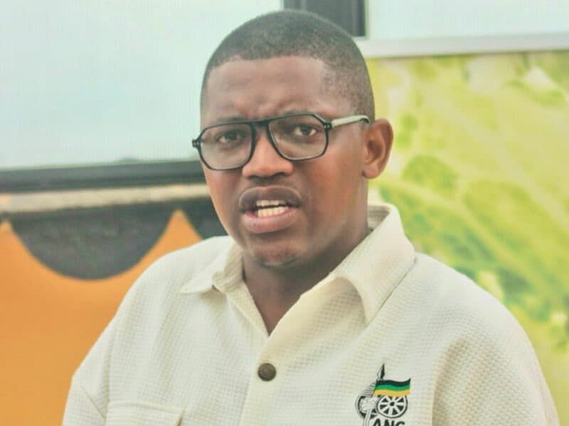 Councillor Floyd Ngwenya’s call for the community to take responsibility and care for their environment was not just empty talk, but a mission he lived out over the weekend as he led Ward 107 residents in a clean-up campaign on 6th Avenue.