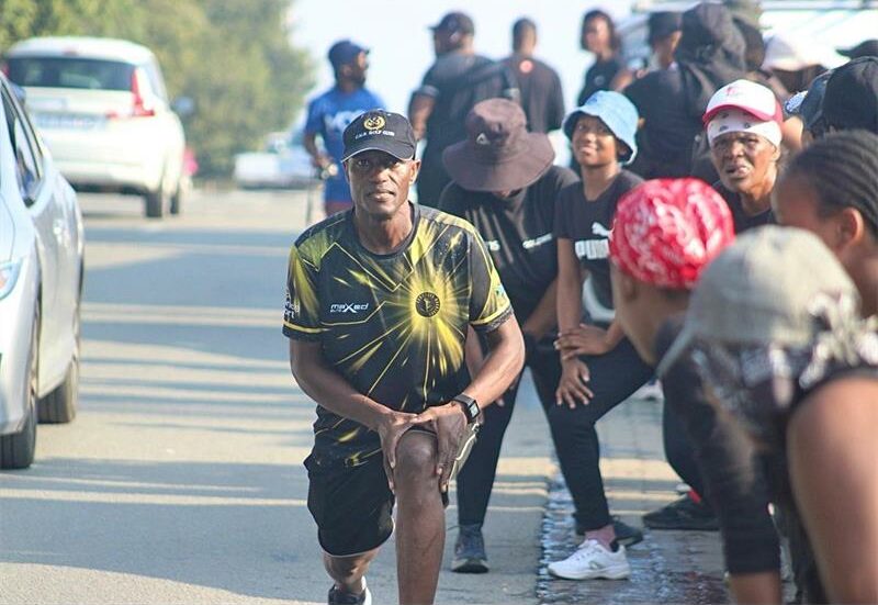 The IrunWithThemba Breakfast Fun Run has become a monthly family tradition in Alexandra. From mothers and children to grannies, everyone takes on the hills together before gathering at Siga Culinary for a breakfast.