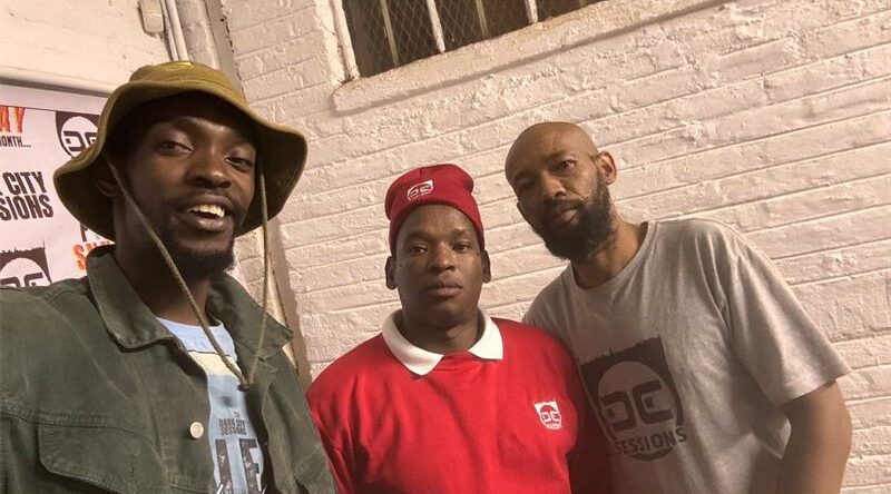 Artists put networking ahead of performing as genuine connections, powerful on-stage organisation speeches, and raw outdoor cyphers defined Sipho Ntjie’s latest Hip Hop Stokvel, delivering a major boost for the underground movement.