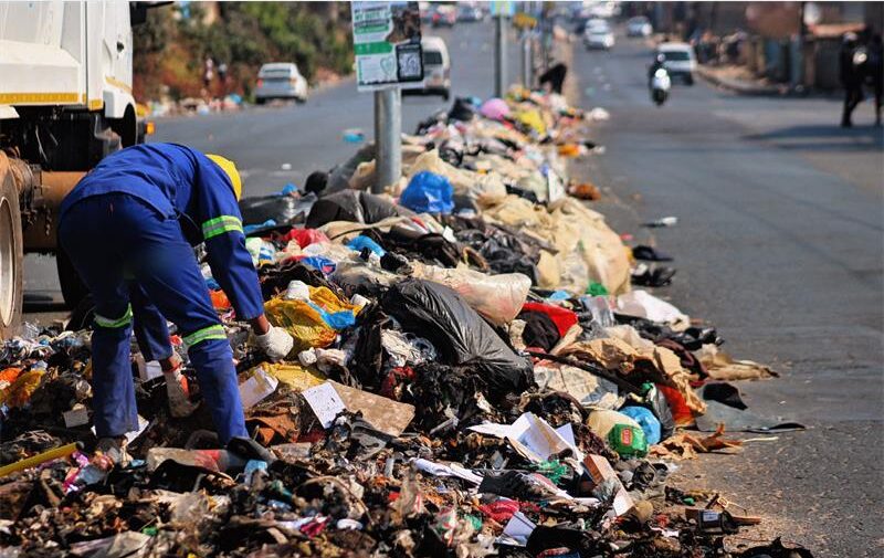 As a labour dispute keeps Pikitup trucks off the road, Alexandra's streets are disappearing under rubbish and residents are left to clean up the mess themselves.