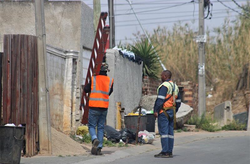 City Power says it will waive the usual R14 000 penalty for illegal connections, asking instead for a R500 commitment fee as it begins auditing meters across Alexandra.