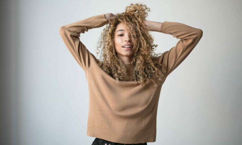 ElanaWagner-12-04-2022-Beauty-CurlyHair.2