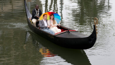 gondola-umbrella-wide