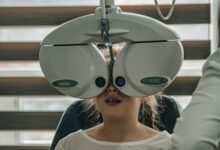 What are the signs of glaucoma in children?
