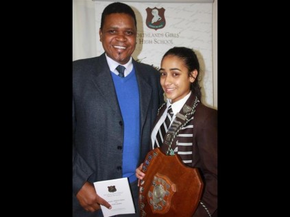 Ziyaana Booley, recipient of the NGHS Sportswoman of the Year award, with her primary school principal, Ian Africa. Ziyaana, a top KZN Hockey player is dreaming for a professional career in the sport.
