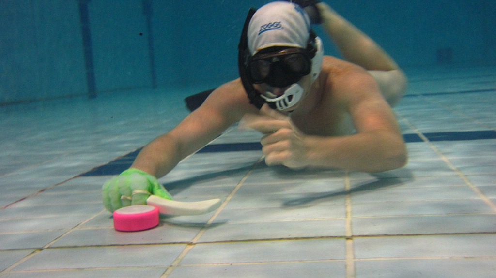 Northwood School pupil and Durban North resident, Derek Fitzgerald recently led his KZN U19 team to victory at the junior nationals underwater hockey inter-provincial tournament.