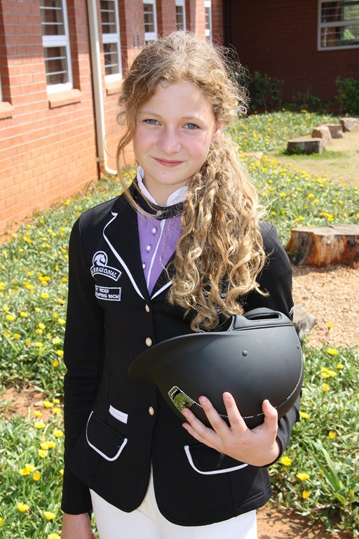 Stephanie Atherton recently took part in the SA Pony Champs, held at the Kyalami Equestrian Park in Gauteng. She placed the 90cm championship class on her pony Magic Rambo.