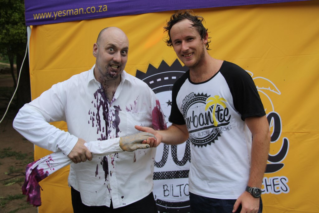 David Bisschoff lends a helping hand to Durbanite member and one of the organisers of the Zombie Run, Nick Ferreira.