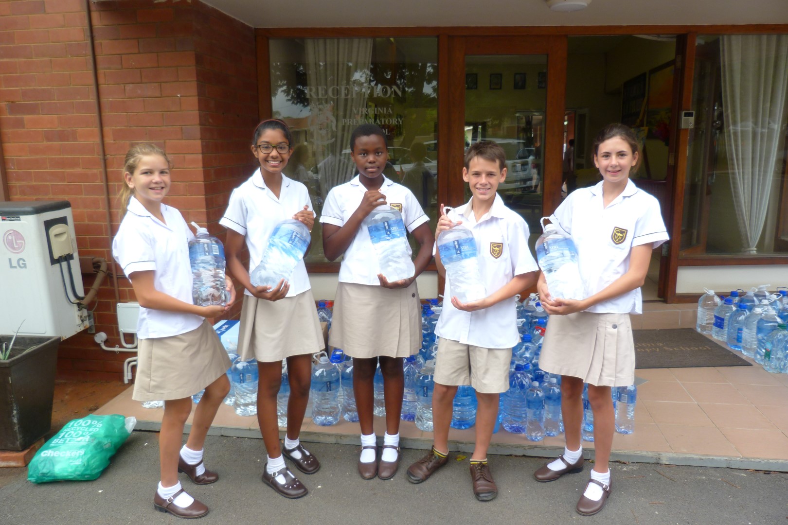 Pupils from around the city of Durban took part in a drive to collect water.