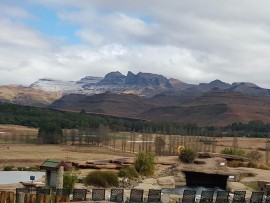 Belinda Van Eck : Bushmans Nek (KZN) Southern Drakensberg. (Snow Report SA)