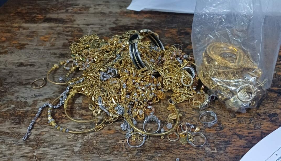 Video: Jewellery recovered, five arrested after Gateway robbery ...