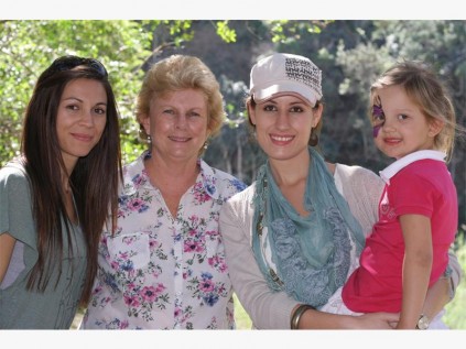  Welcoming everyone to the walk are (from left) Megan Oliver, Glenda Celliers, Joey de Beer and Ella-love Hannaway. 