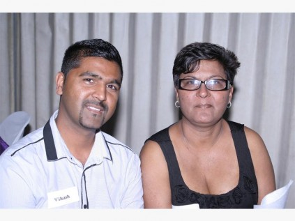 Paying tribute to cancer survivors at a function held in Port Shepstone last weekend are Vikash Mahon and Ranjeni Ramsuruth of Port Shepstone. 1342vee