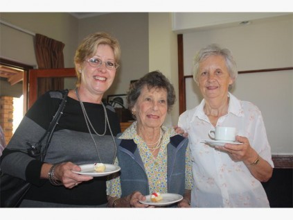 On a tea break at the dementia workshop held at Mbango Valley are (from left) Linda Goldman, Betty Schabort and Beryl Potgieter.
