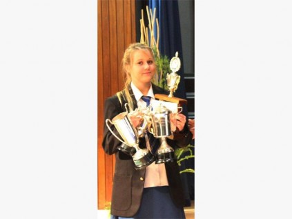 Hoërskool Suid-Natal graad 10BP LSEN leerling, Nalia Grobler, het weggeloop met ses pryse altesame.