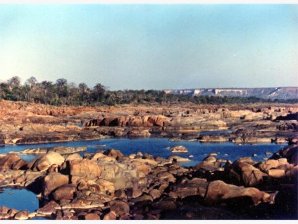 Chinguli Camp, with Chilojo Cliffs in the background.