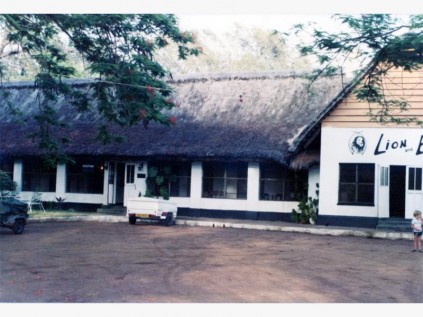 The iconic Lion and Elephant country inn near the Beit Bridge border. Everyone stops there.