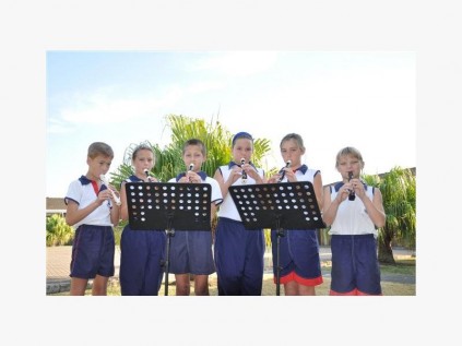 Suid-Natal Primêr se blokfluitspelers (van links) Franco du Plessis, Cornell Kuilder, Billy Delport, Clirizè Berry, Simone Potgieter en Kilana Pretorius het verlede Vrydag aan 'n lieflike musiekprogram by die NG Kerk in Margate deelgeneem.