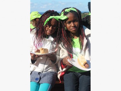 Enjoying boerewors rolls are sisters Kevine (left) and Maria Tshiabuila.