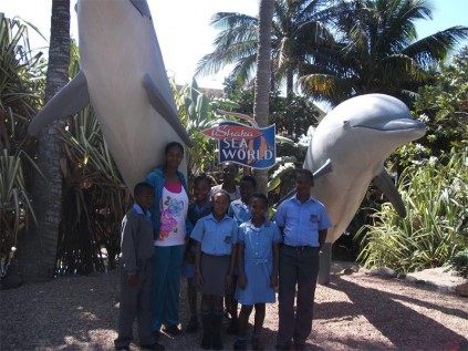 Gr 5 pupils (back, from left) Sihesenkosi Moment, teacher Moline Makombe, Pamela Madolo, teacher Thabisile Nzimakwe, Thabile Cele, (front) Candice Shazi, Ntokozo Ngcobo and Ntobeko Ncane found the dolphins most interesting at uShaka Marine World.