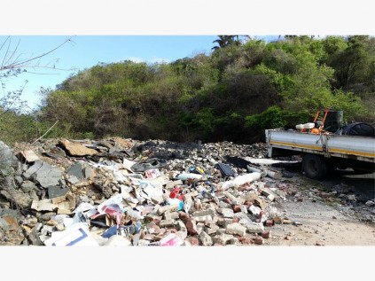 Roadworks debris has been dumped on the R102 near Spiller's Wharf in Port Shepstone.