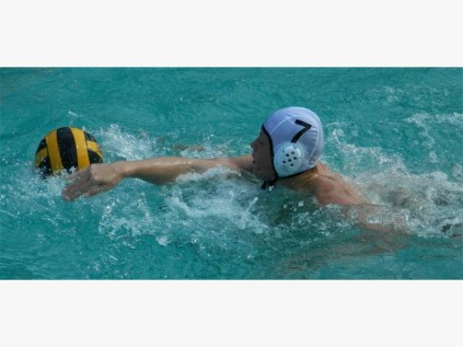 Caylan Snyman swims to grab hold of the ball.