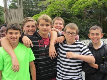 Gr 7 pupils John de Bruin, Matthew Hunt, Kelsey Dinzl, Matthew Malan, Codi Elliot and Dillon Brymer forge new friendships. 