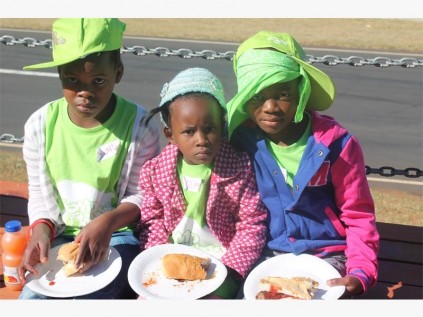 The full potential of over one in four children born in South Africa today is being limited and denied by a lack of access to sufficient and nutritious food. Fortunately some supermarkets are helping change that. (Picture posed)