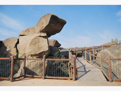 Extensive board walks allow visitors access to the falls area.