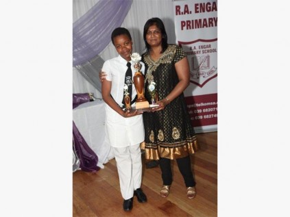 Neroshma Chetty hands over the dux trophy to beaming, well-deserving head prefect Imihla Vula.