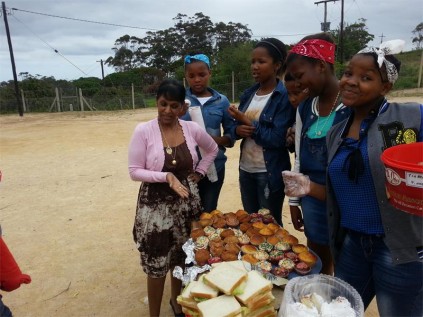 Principa Dr Maliga Chetty (left) gives gr 7 pupils Esethu Jwara, Anele Ndlela, Mandisa Khwela, Nonhlakanipho Ntusi and Mphendulo Cele some advice on successful selling at last week's market day.