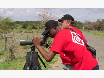  Themba Mthembu (left) and Professor Ticky Forbes of team ‘iSimangaliso Ntshivovos’ doing some fruitful bird-spotting in the Ozabeni area of the park during Big Birding Day.