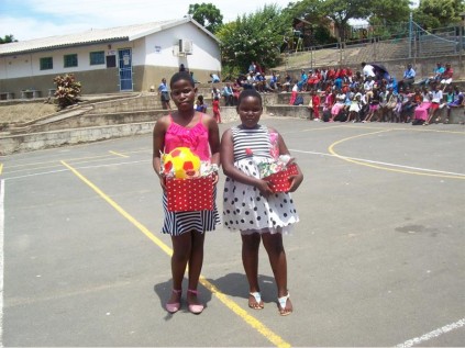 Hlanganani pupils Nomfundo Mzizi (left) and Yoliswa Gigaba won the raffle draw hampers last Friday.