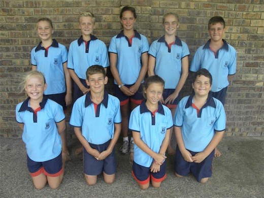 Swemmers (agter, van links) Suné de Wit, JP Myburgh, Simone Kuilder, Carla Kretzchmar, André Nell, (voor) Megan Wolvaardt, Jeandre Joubert, Danica Pretorius en Rafe Lombard.