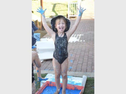 Southcity gr R pupil Lianie Petzer was thrilled to be able to make a mess at school without getting into trouble at their crazy ‘sensopathic’ day last week.