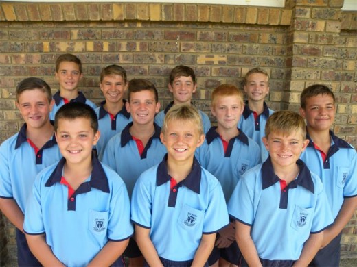 Brendon Smit, (agter, links) Kiane Joubert, Martin Fourie, Thinus Bester, (middel) André Nell, Charl Harmse, Loe van der Westhuizen, Anton Botha, (voor) Janco Grobelaar, Kylo Joubert en Jeandré du Preez was gekies vir die Suidkus rugbyspan.