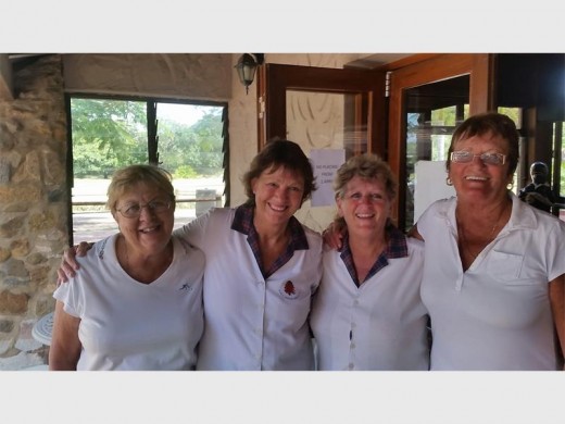 Winners of the women’s fours at PSCC are (from left) Colleen Baker, Lynn Frizelle, Sharon Bischoff and Margie Randall. >