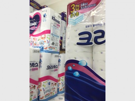 The toilet pape_577926065