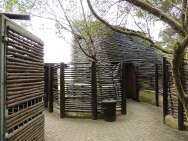 The roomy, multi-levelled kuMfazana Hide,