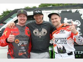 Stuntmen: Jade Gutzeit (middle) is pleased to meet the Le Riche Brothers, Bruce (left) and Brent. 6983vee