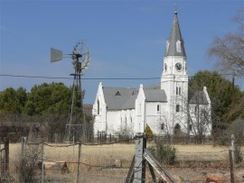 Nieu Bethesda church and windmill.