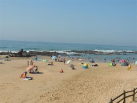 The golden beach and safe bathing still makes the village a popular family choice.