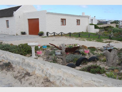 Quirky gardens add a special touch to Kassiesbaai.